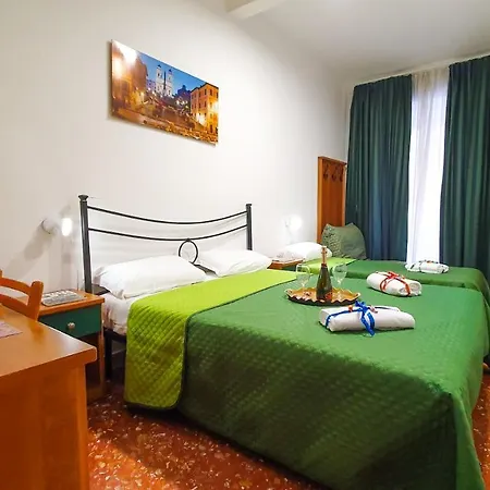 La Casa Simpatia - Con Parcheggio A Richiesta Convenzionato ! Affittacamere Roma