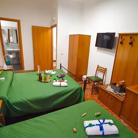 La Casa Verde - Free Secure Parking If You Book 3 Nights Vendégház